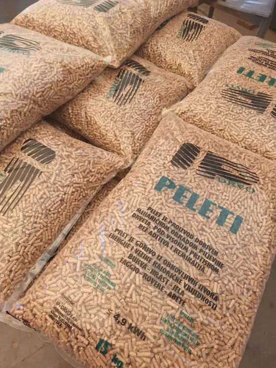 Složene vreće IP-DRVO peleta od 15 kg